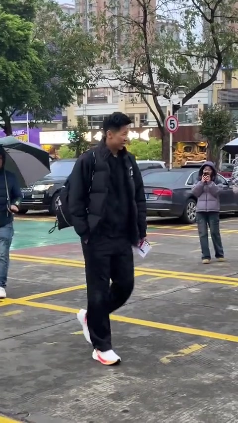 【有道理嘛?】哈哈哈！黄牛推荐黄思静优惠买票进场看比赛~给大